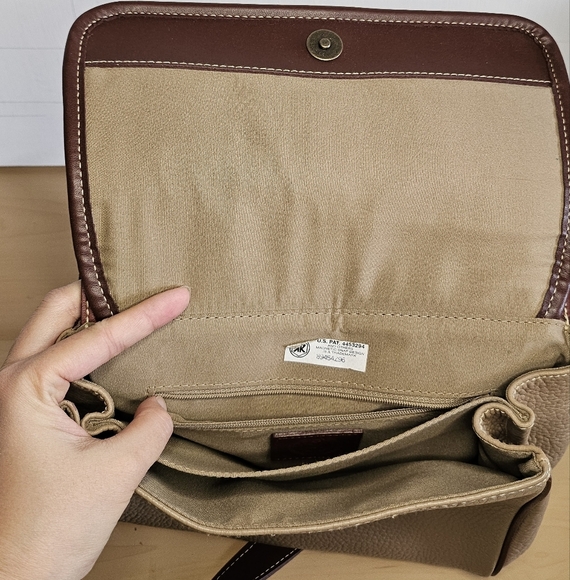 Vintage 2 tone red and tan leather cross body style - Picture 2 of 8